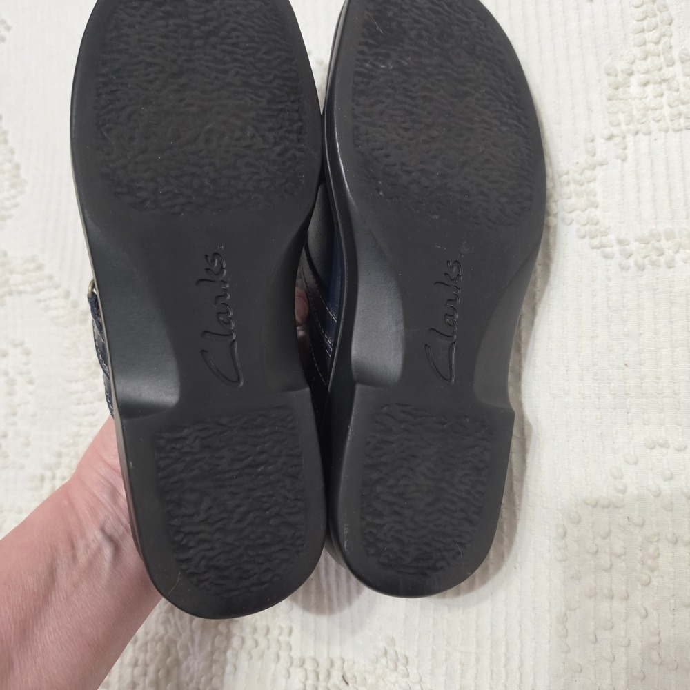Clarks Navy Leather Clogs Mules Women's Size 7M Slip On Comfort Shoes - Picture 9 of 9